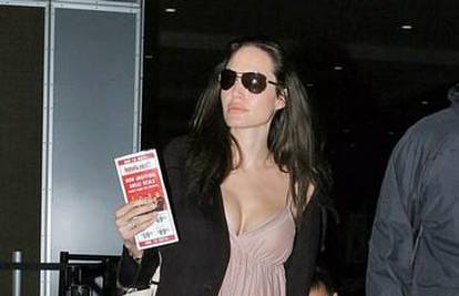 Depresivna Jolie s obitelji stigla na premijeru u SAD