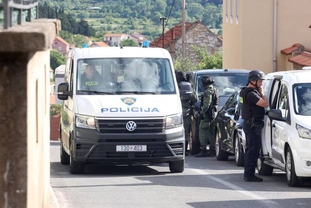 U Drnišu muškarac ubio dostavljača