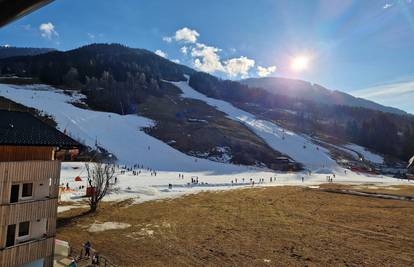 FOTO Hrvat otišao u Austriju: 'Platili smo skijanje, a snijega nigdje. Pa skijali smo na vodi!'