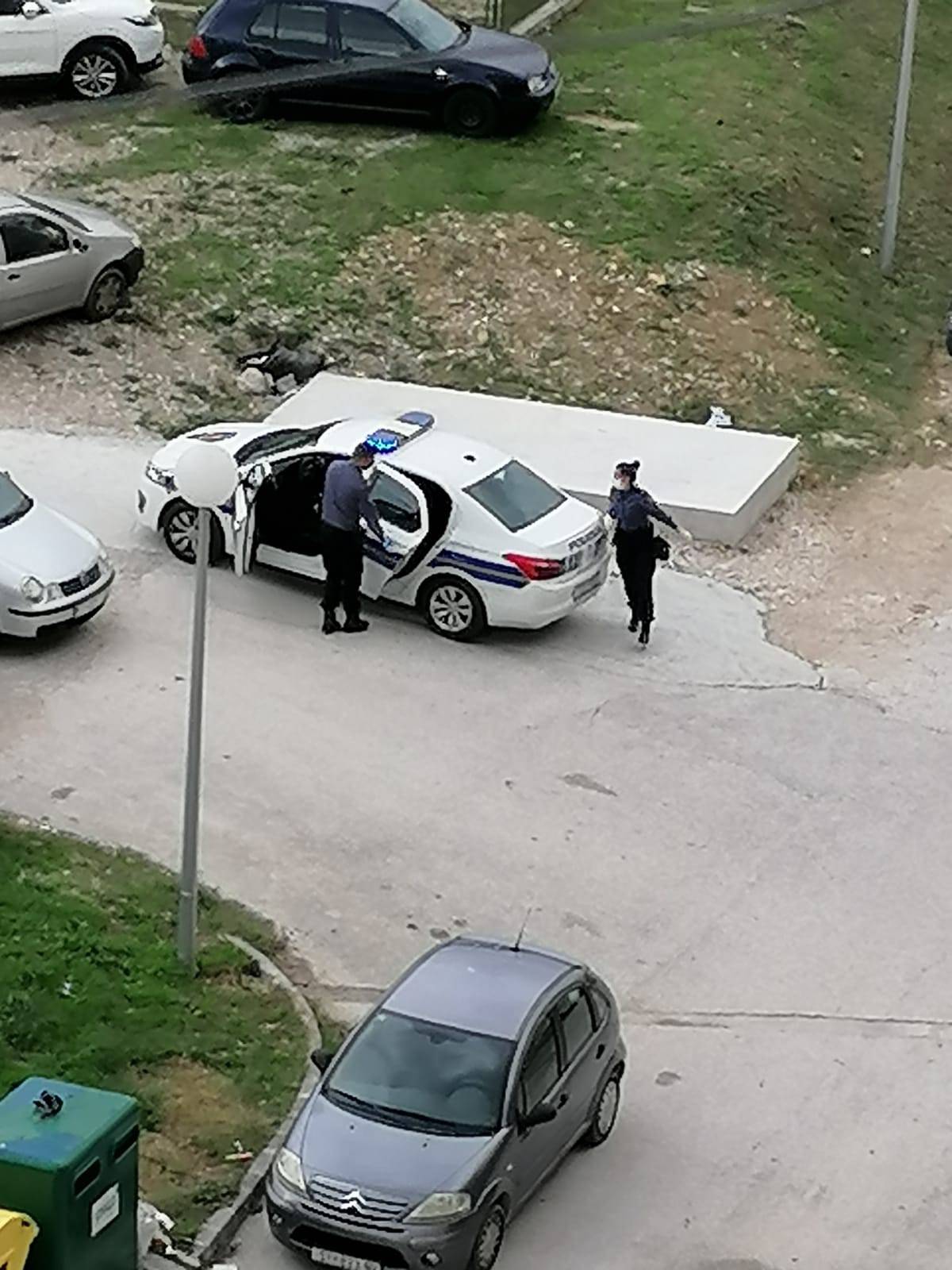 Snimka iz Splita: Uništavala mu auto i vikala, stigla je i policija