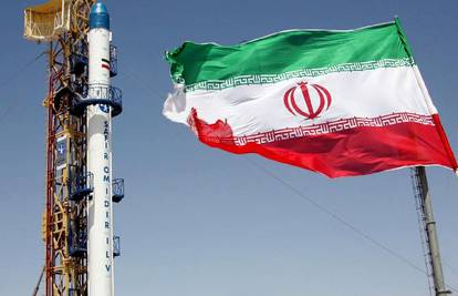 Iran je poslao prvi satelit u svemir kako bi "širio mir"