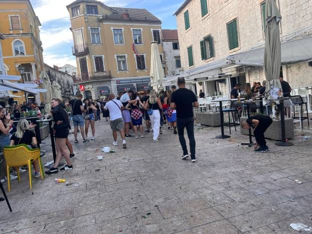 FOTO Plastične boce, vrećice: Evo kako je izgledao Hipodrom nakon koncerta Thompsona...