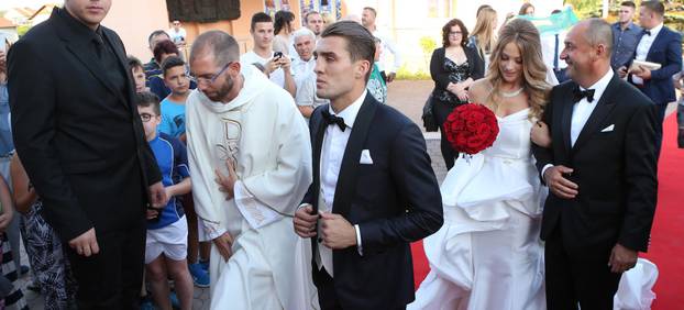 ARHIVA - 2017. Zagreb: Vjen?anje Matea Kova?i?a i Izabel Andrijani?