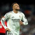VIDEO &Scaron;ok za Mbapp&eacute;a! Cijeli Bernabeu glasno zvi&zcaron;dao kad je ulazio u igru. 'Nadrapao' i Perez