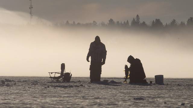 Ontario: Ribarenje na zale?enom jezeru