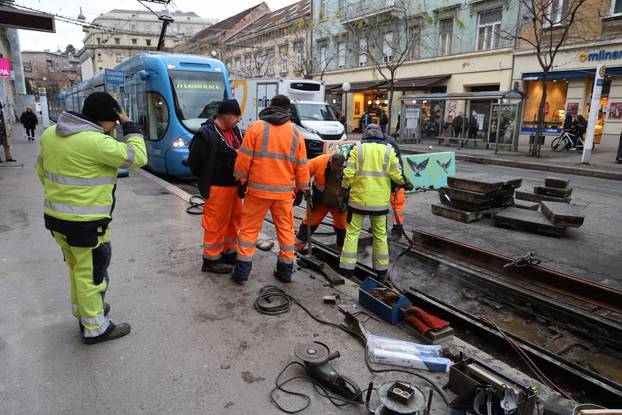 Zagreb: Zastoj tramvaja u Draškovićevoj ulici zbog puknuća tračnica
