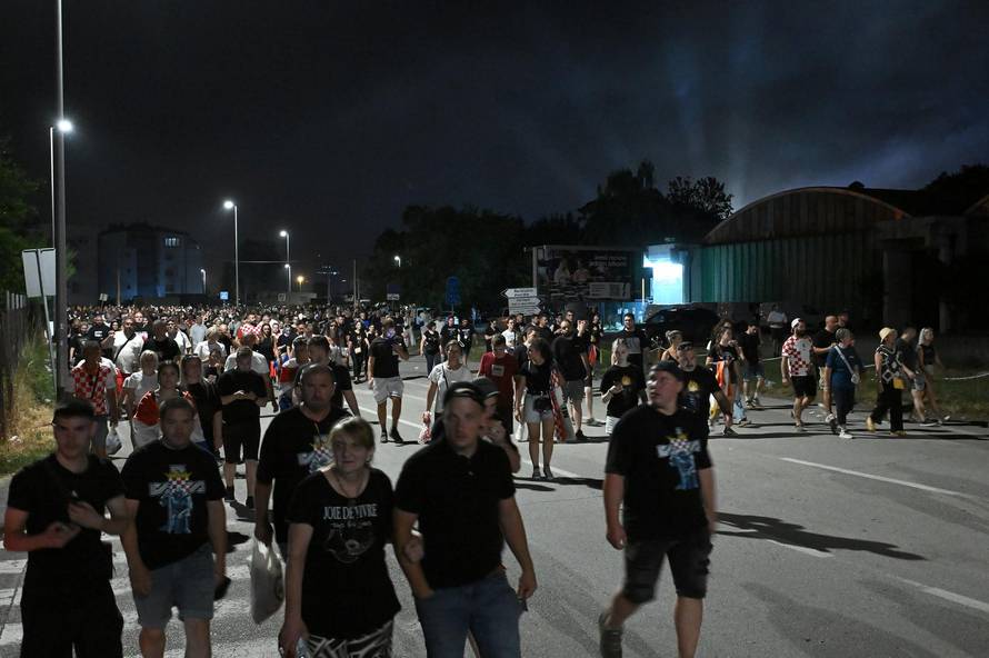 Zagreb: Završio je koncert Marka Perkovića Thompsona, kolone ljudi idu s hipodroma