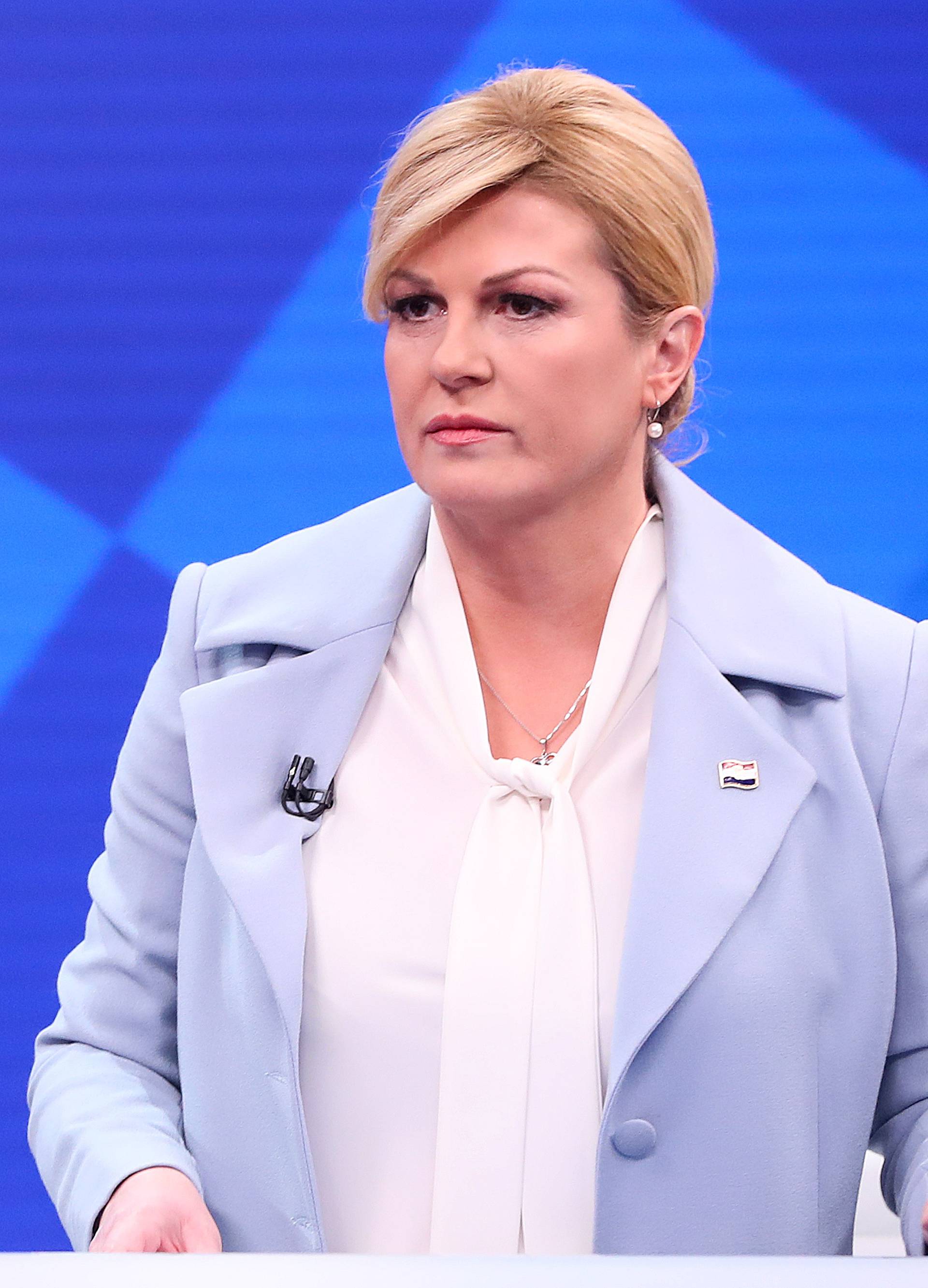 Kolinda vjerna plavoj boji: Opet je istaknula broš s trobojnicom