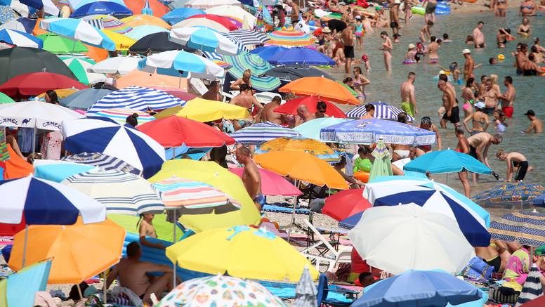 Otvoreno gotovo tisuću hotela i kampova, broj turista raste