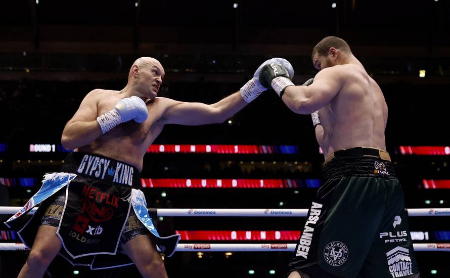 Tyson Fury v Arslanbek Makhmudov