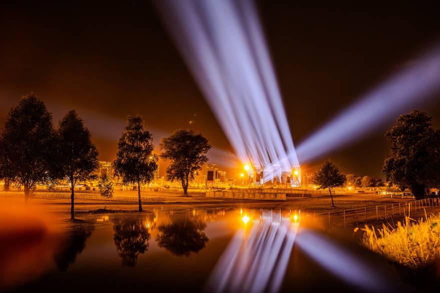 Spektakularna svjetlosna proba na Hipodromu uoči Thompsonovog koncerta