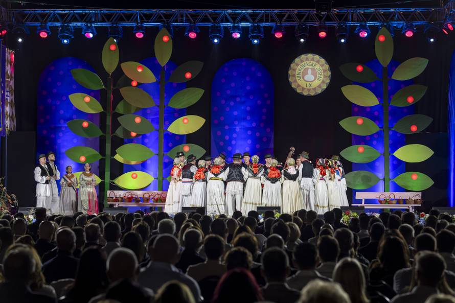 Vinkovci: 60. Vinkovačke jeseni pod sloganom "Jesen rumeni jabuka"