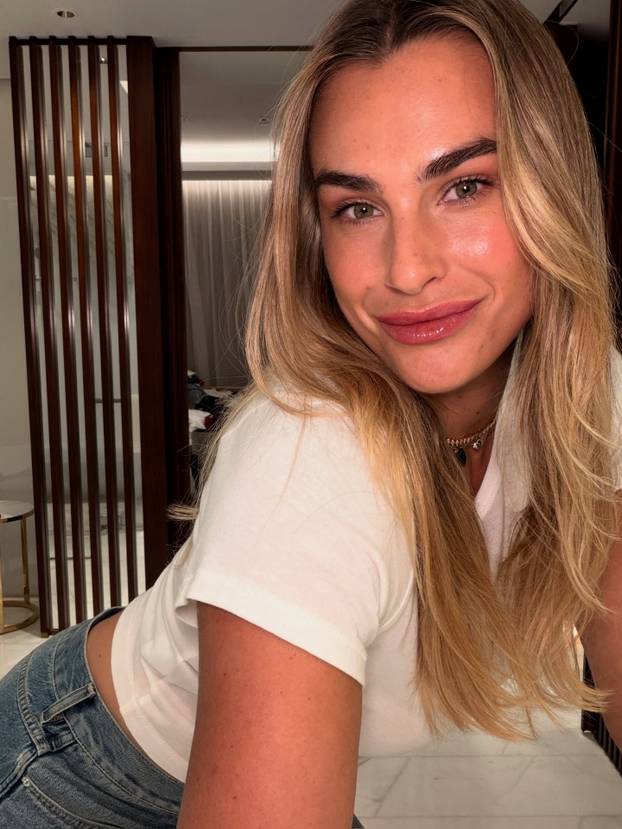 FOTO Najzgodnija tenisačica istaknula obline u uskoj majici