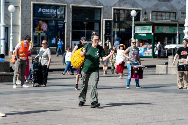 Zagreb: Javna okupljanja „Molitva krunice“ i „Ustani za slobodu“ istovremeno na Trgu
