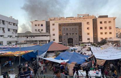 Hamasovo ministarstvo: Izrael je uništio zgradu u bolničkom kompleksu. Pucaju na sve...