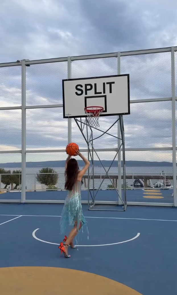Uh, koje pete! Seve iz ormara izvadile štikle stare 10 godina pa u njima zaigrala košarku
