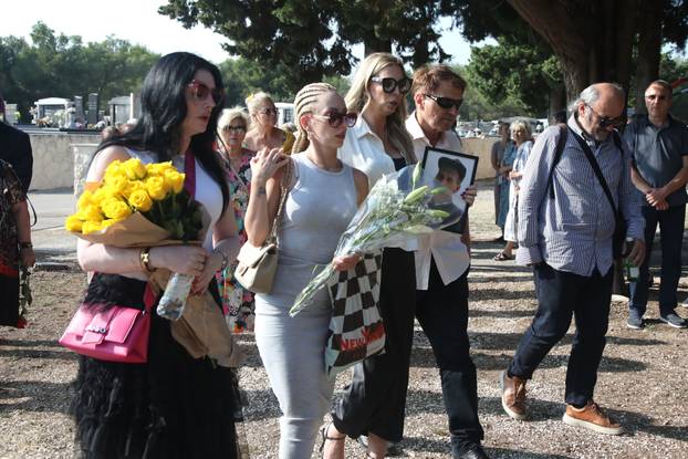 Rogoznica:Posljednji ispraæaj Ivice Karabatiæa, oca Ave Karabatiæ. 