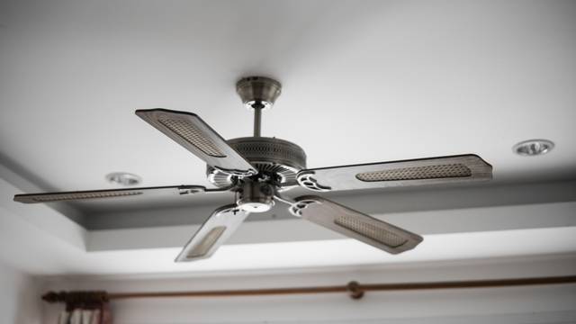 Ventilator na stropu dovoljno hladi za spas od velikih vrućina