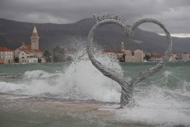 Olujno jugo u Kaštelima