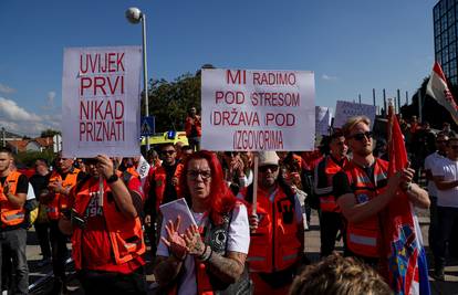 'Hitnjaci' na prosvjedu: 'Mi ne nosimo samo nosila, nosimo lica ljudi koje pokušali spasiti'