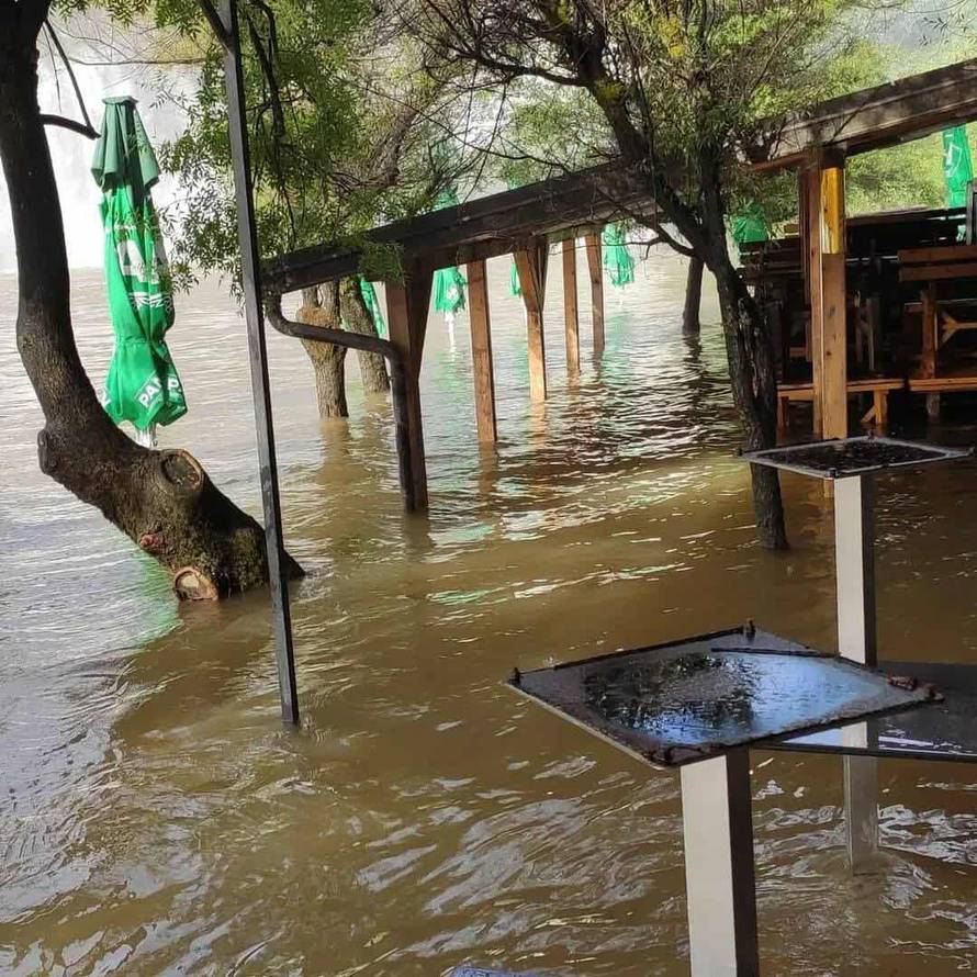 FOTO Nevjerojatni prizori! Zbog nevremena Ljubuški pod vodom