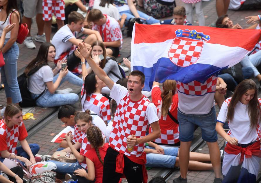 SveÄani doÄek Vatrenih na Trgu bana Josipa JelaÄiÄa