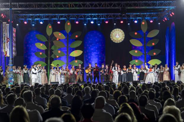 Vinkovci: 60. Vinkovačke jeseni pod sloganom "Jesen rumeni jabuka"