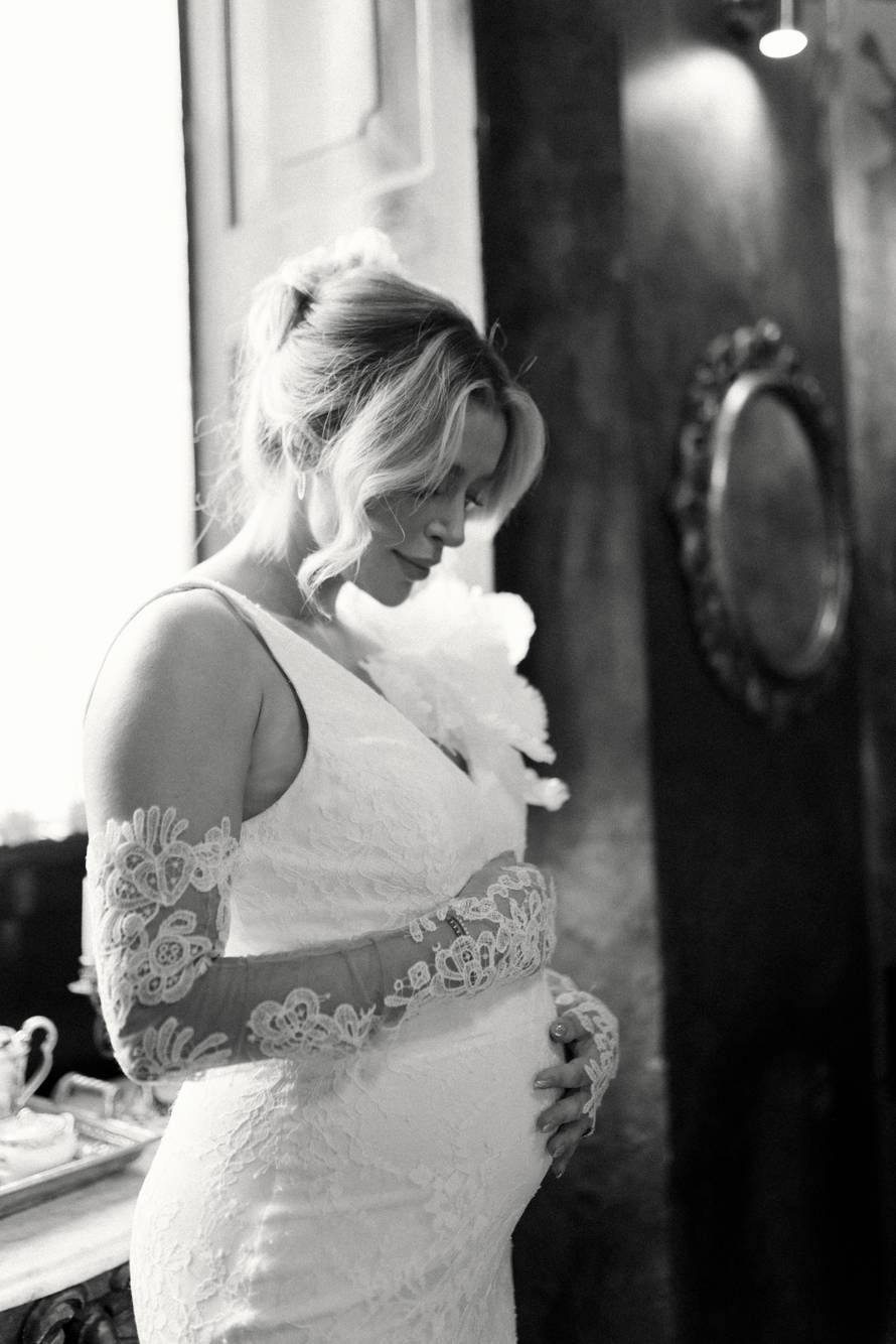 Fani Stipković pokazala obline i trbuščić u uskom bodiju: 'Trbuh pun ljubavi, slavimo svaki tren'