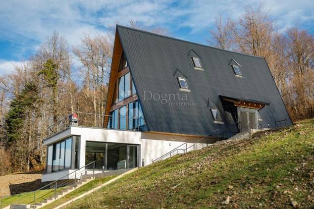 FOTO Ova vila na malom brežuljku u Delnicama nudi luksuz i užitke cijele godine