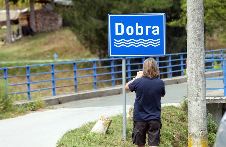 Migranti im prolaze kraj kuća: 'Strah me je, pogotovo po noći'