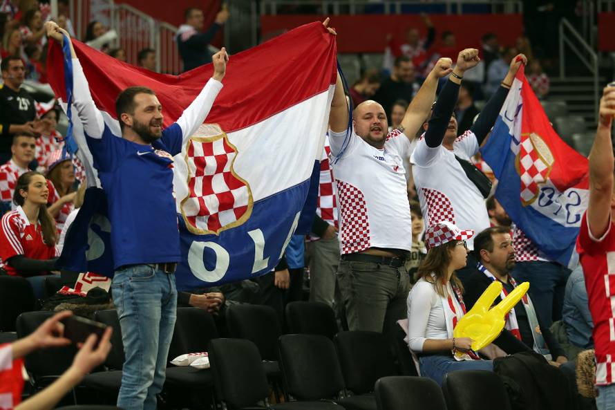 Ona je bila u svom điru: Curo, naši su Kauboji, ne Indijanci...