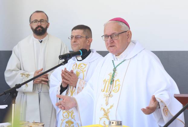 Šibenik: Na blagdan Svih svetih misno slavlje predvodio je mons. Tomislav Rogi?