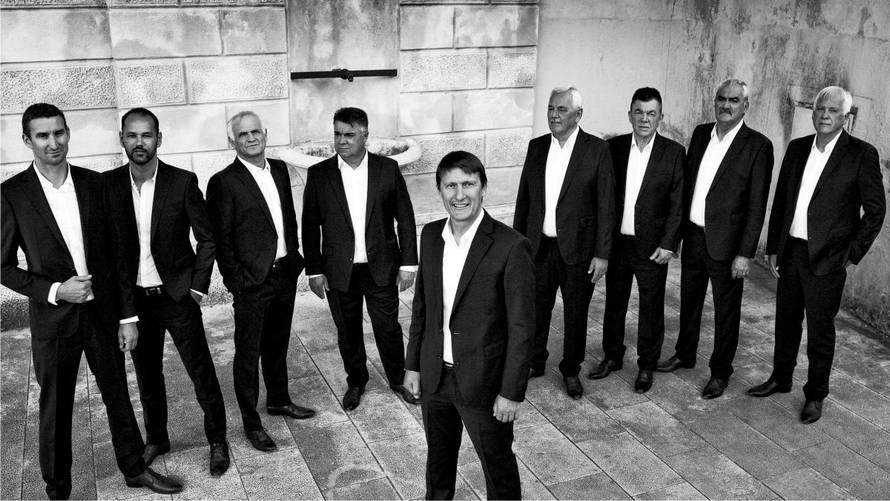 Tomislav Bralić i klapa Intrade - dan žena u dvorani Hala