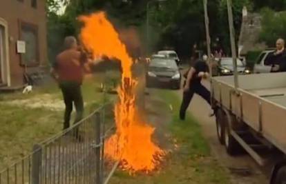 Policiju napao molotovljevim koktelom jer su rušili ogradu