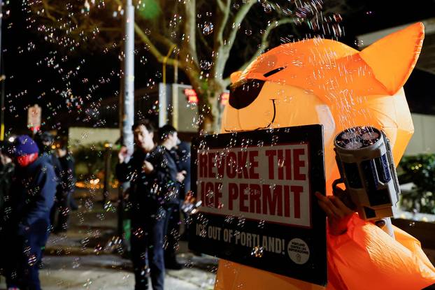Protest in Portland after a U.S. immigration agent shot and killed 37-year-old Renee Nicole Good in her car in Minneapolis