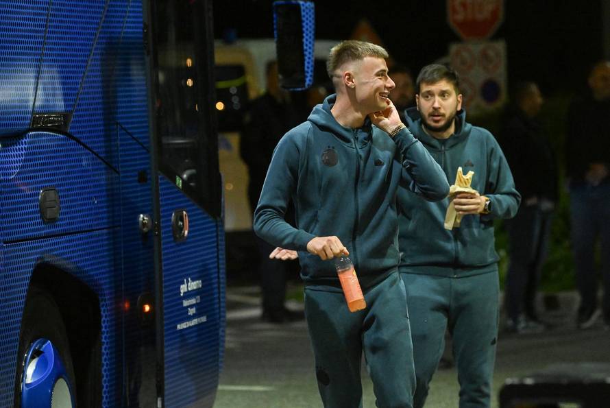 Nogometaši Dinama podružili se s navijačima na odmorištu Kupjak