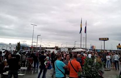 Evakuirali su sve kupce iz Ikee: Viličar je slučajno upalio alarm