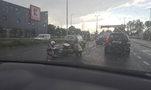 Policajac ozlijeđen u nesreći, pao sa službenog motocikla