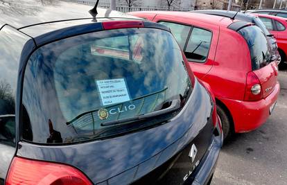 Vozačica iz Zagreba nasmijala je mnoge porukom na stražnjem staklu auta: 'Bum se rasplakala'