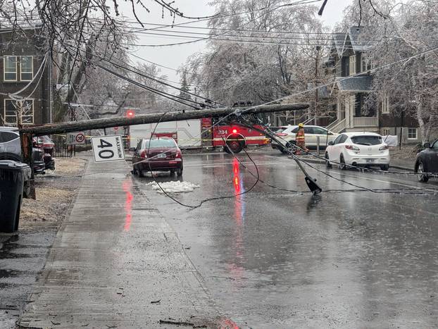Ice storm leaves thousands without power in Quebec