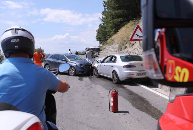 Prometna nesreća u Podstrani, ozlijeđene četiri osobe