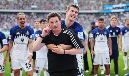 Pogledajte ovacije Vu&scaron;kovi&cacute;u na opro&scaron;taju od HSV-a! 'Poseban dan, osjetio sam toliku ljubav'