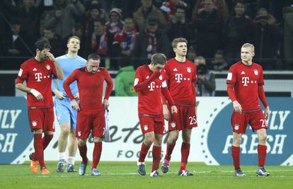 Prvi poraz Bayerna, Dortmund u finišu do slavlja i 'minus pet'
