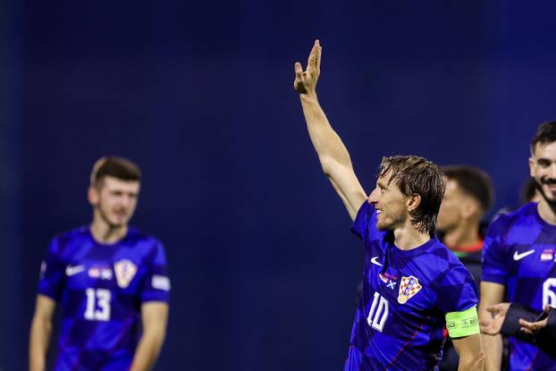 Slavlje hrvatskih igrača nakon pobjede u suretu sa Škotskom