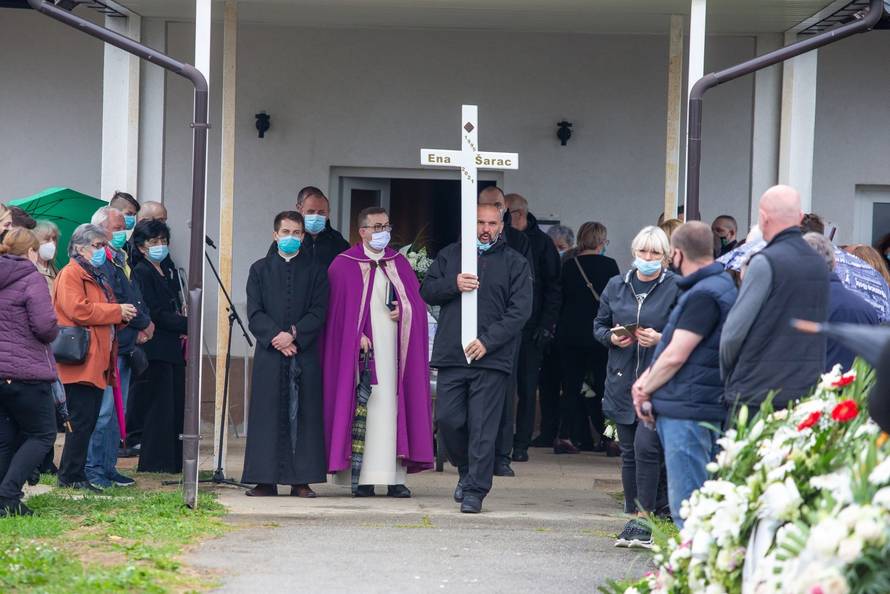 Osijek: Na groblju Retfala sahranjena je Ena Šarac