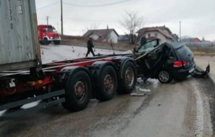 Teška nesreća u BiH: Djevojka poginula, bila je na satu vožnje