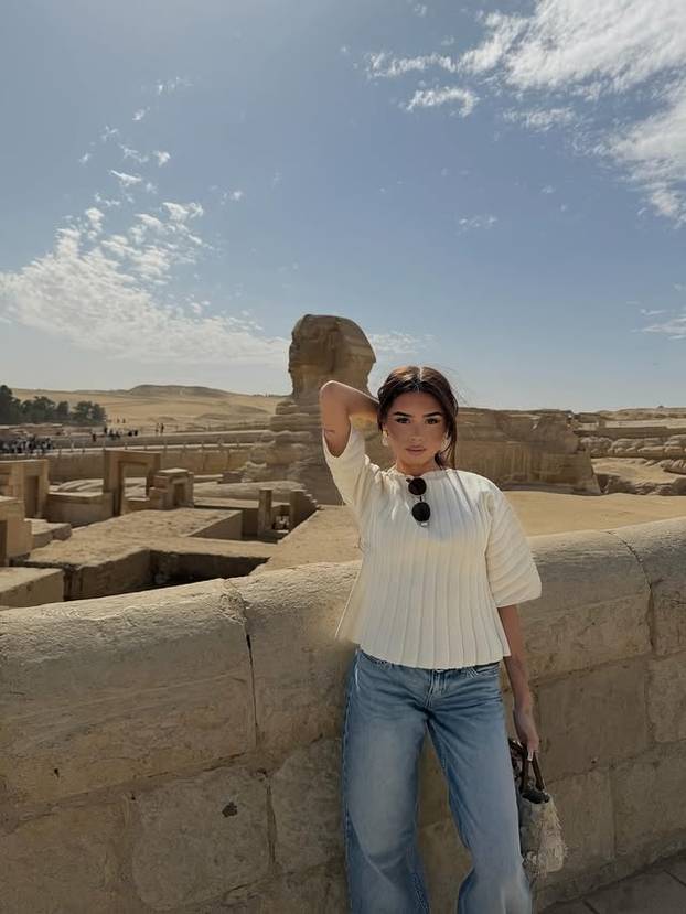 FOTO Tko je ova tajanstvena ljepotica? Društvene mreže gore zbog fotki u oskudnom bikiniju