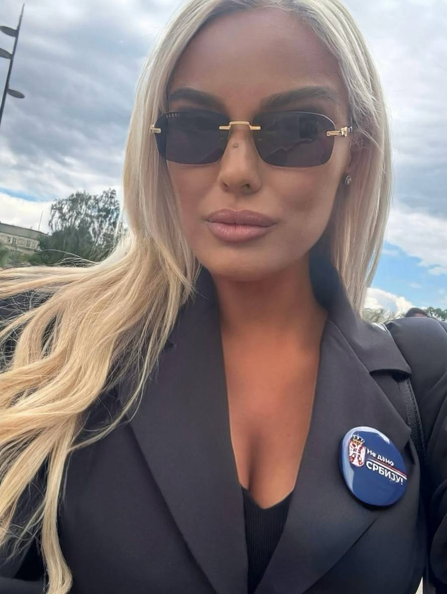 Srbija gori, a Dačićeva miljenica piše po internetu:  'Što ste, bre, vi? Komandanti? Zaigrali ste se'