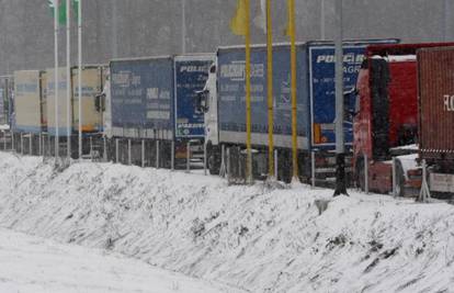 Zbog snijega: Kamioni od 5 h u četvrtak ne smiju u Sloveniju 