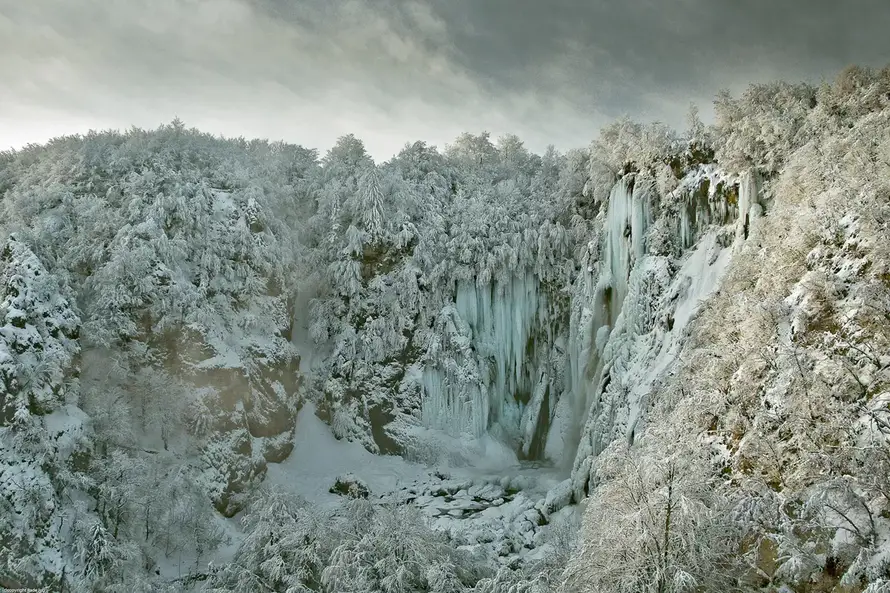 Zakoračite u 2026. godinu među slapovima i u zimskoj magiji Plitvica! Evo što vam sve nude